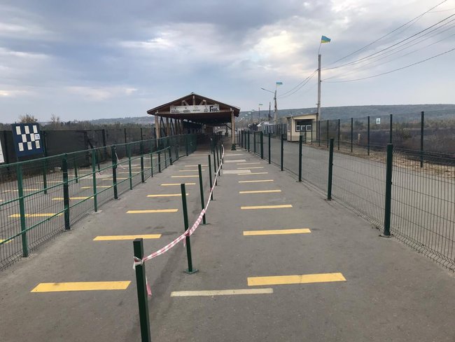 КПВВ Станиця Луганська залишається закритим, триває ліквідація наслідків пожежі, - Держприкордонслужба 02