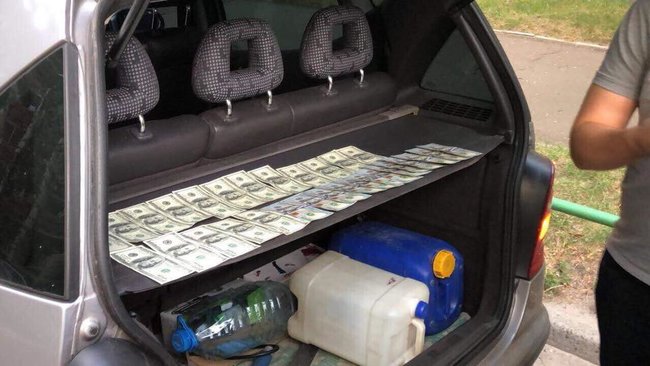 На отриманні хабара в $3 тис. викрито в.о. глави Держгеонадр, - Департамент захисту економіки Нацполіції 05