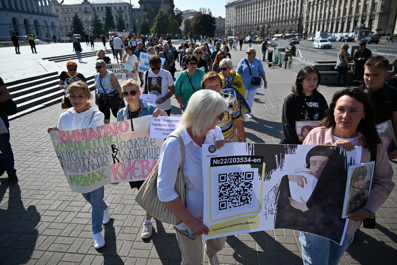 Акція Голоси полеглих Героїв: родичі загиблих воїнів закликають владу створити Національне військове кладовище у Биківні 04