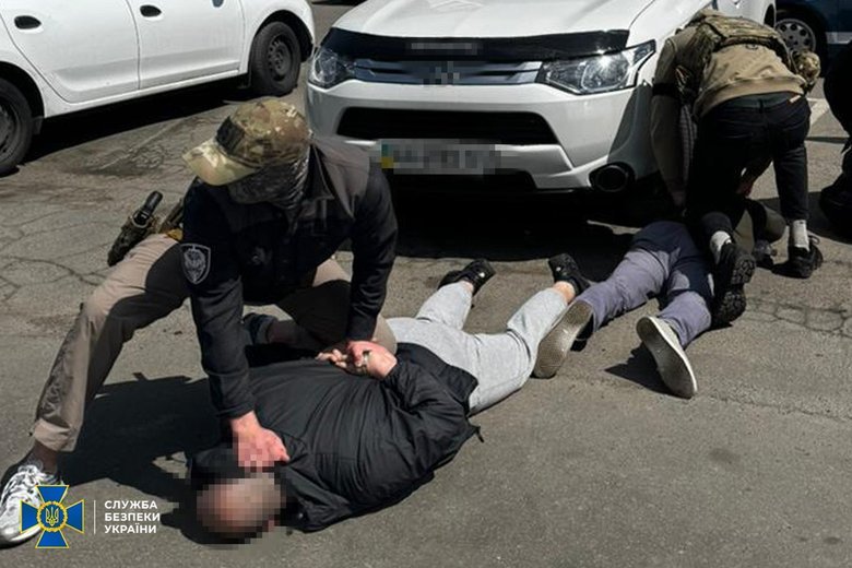 Под прикрытием благотворительных фондов помогали уклонистам