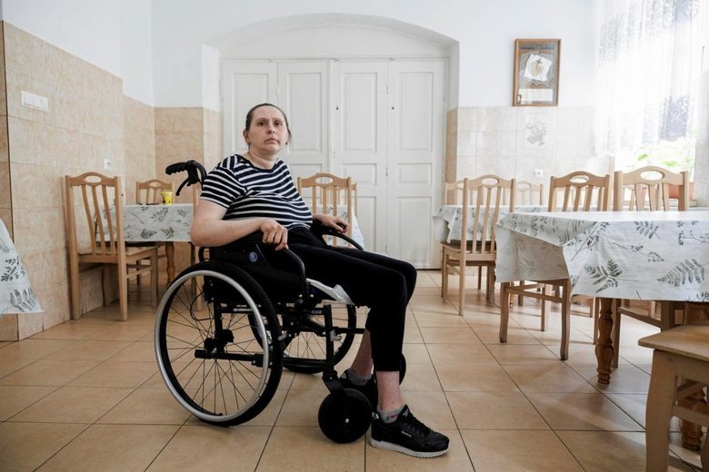 Українку Вікторію після інсульту виселили з реабілітаційного центру у Польщі