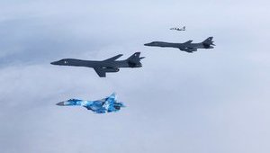 Полеты бомбардировщиков США над Украиной будут продолжаться, - генерал-полковник Дроздов