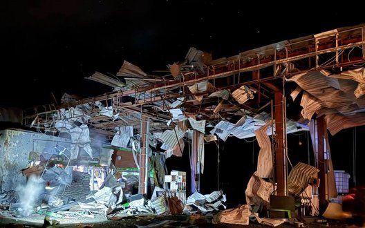 Атаки дронів на Сумщину: під ударами енергетика, АЗС і поштовий транспорт, є поранені