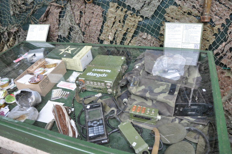 Кресло-катапульта, образцы снарядов и личные вещи рашистов: На Андреевском спуске открылась благотворительная выставка Спротив-2022 75 Кресло-катапульта, образцы снарядов и личные вещи рашистов: На Андреевском спуске открылась благотворительная выставка Спротив-2022 75