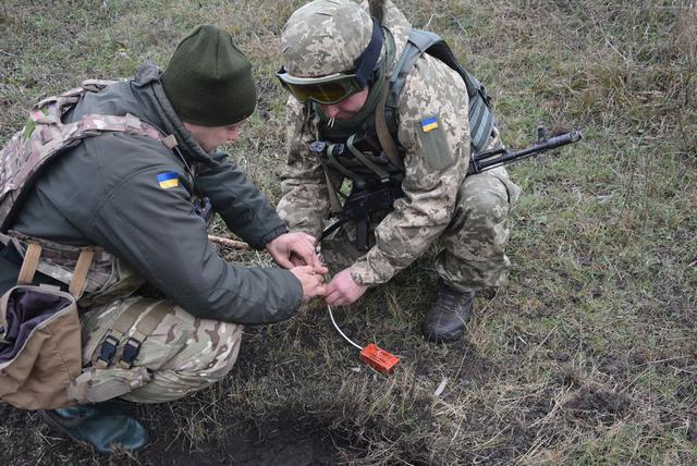 Николаевские десантники провели учения с боевой стрельбой 10