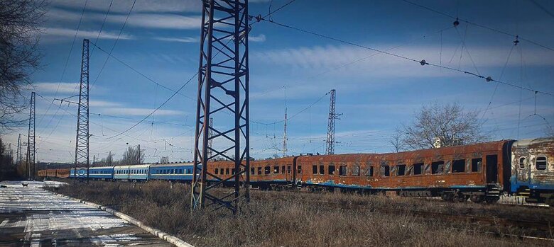 Уничтоженный россиянами железнодорожный вокзал в оккупированном Мариуполе 06