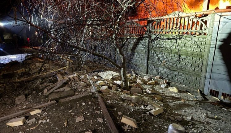 Війська РФ ударили по Запоріжжю: троє поранених, пошкоджено будинок. ФОТОрепортаж