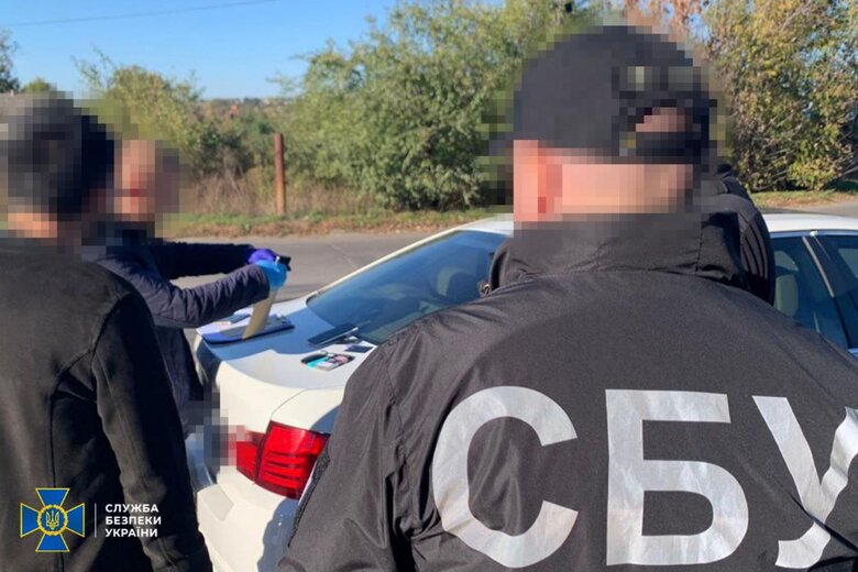 Рекетир з Черкащини вимагав гроші у дружини безвісти зниклого військового