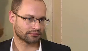 Нардеп Павел Пинзеник опровергает информацию о сбивании протестующего и собирается написать заявление о преступлении со стороны активиста. ВИДЕО