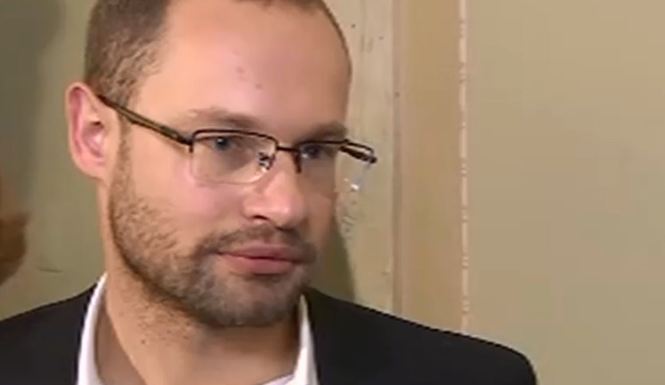 Нардеп Павел Пинзеник опровергает информацию о сбивании протестующего и собирается написать заявление о преступлении со стороны активиста. ВИДЕО