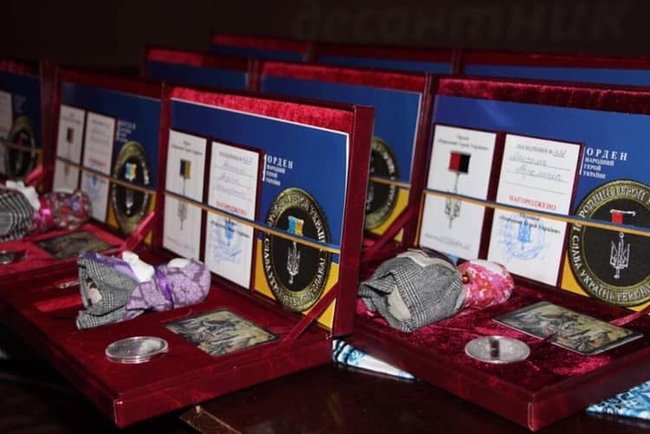 Нагородження орденом Народний Герой у Чернігові: Микола півтори години реанімував двох важкопоранених прямо на дорозі 02