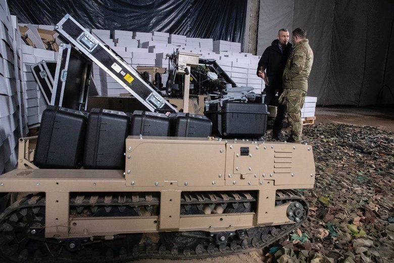 Київ передав 3 АК 10 тисяч FPV, мавіки та НРК