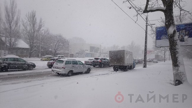 Одесу завалив сильний снігопад: рух у місті паралізовано 08