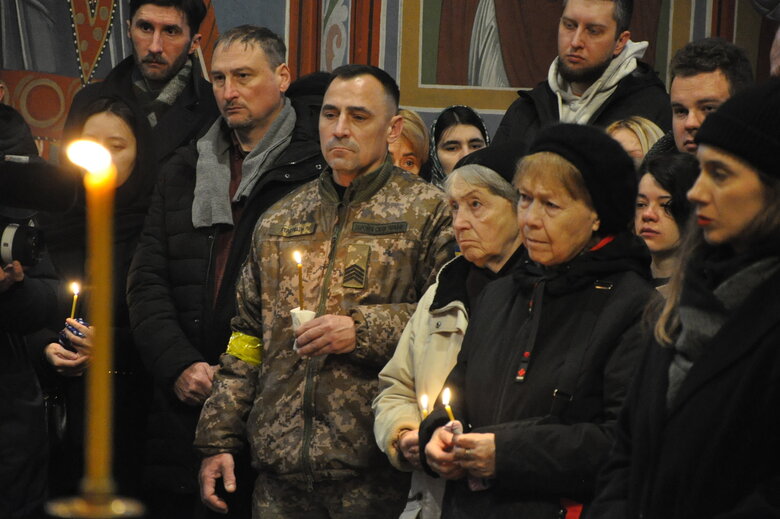 Зі столичним екскурсоводом та воїном Сергієм Мироновим, який загинув у бою з окупантами, попрощалися у Києві 42