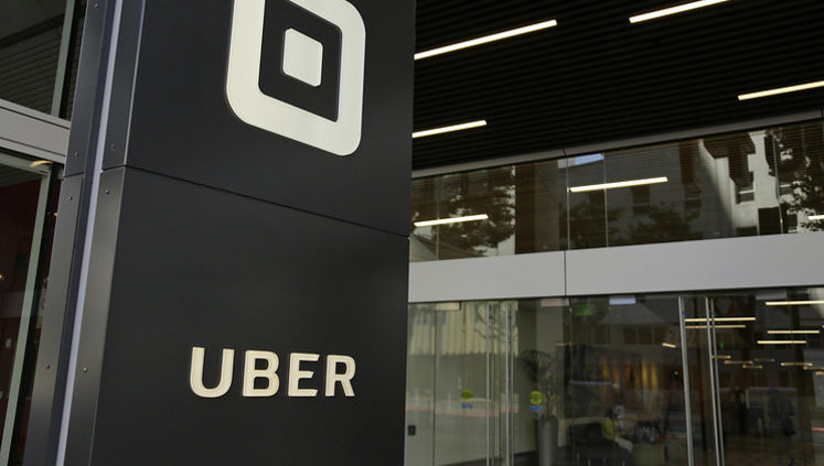 В аеропорту Варшави з’явилися термінали Uber: як замовити таксі без інтернету