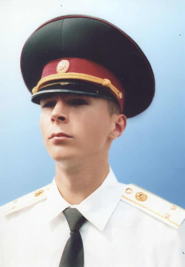 Первый погибший воин 17-й ОТБр Евгений Макарян 27 июня отмечал бы 34-летие 01