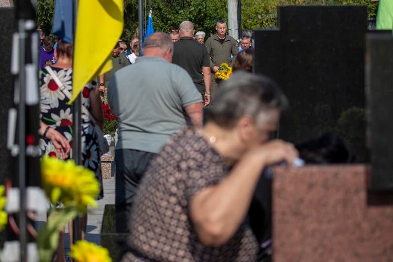 Відкриття меморіального монументу у День пам'яті захисників України