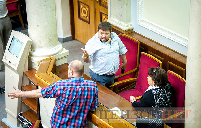 Лозовий, ставши навпочіпки, спантеличив Ляшка, емоційна суперечка Червакової і Карпунцова і порожній сесійний зал, - день роботи ВР 22 червня 18