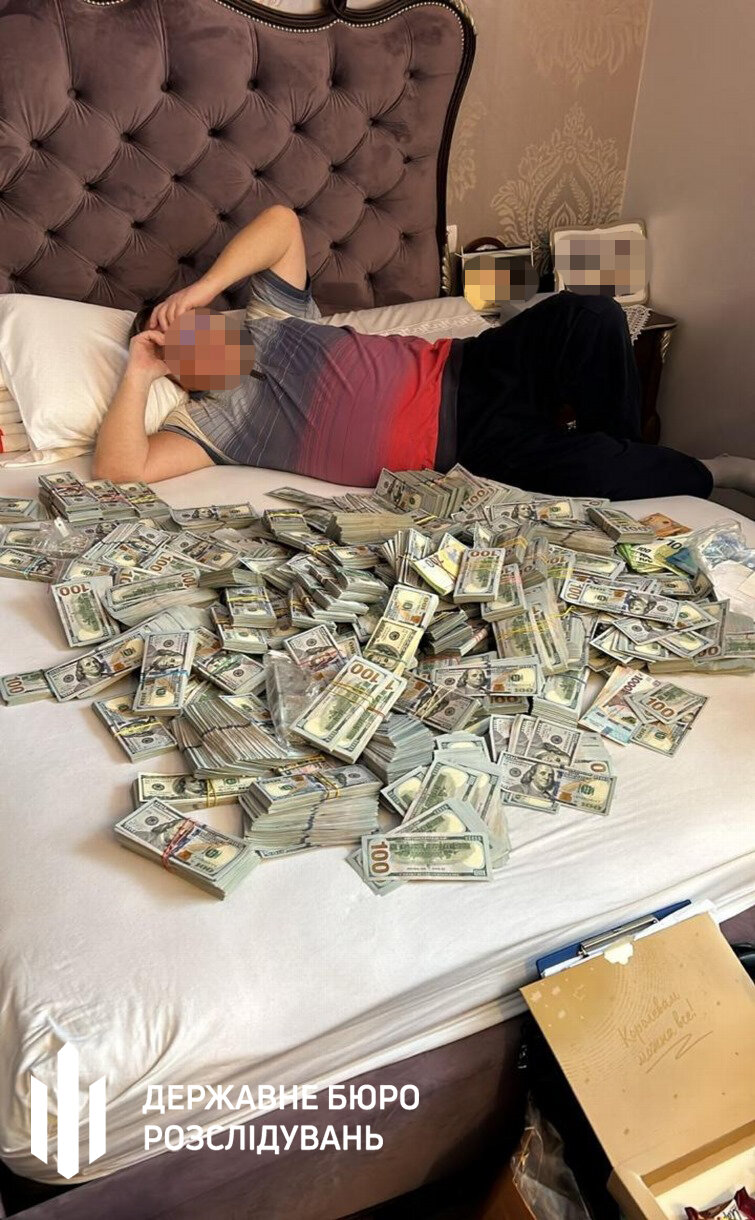 На Хмельниччині викрили керівницю МСЕК та її сина на незаконному збагачені на мільйони доларів