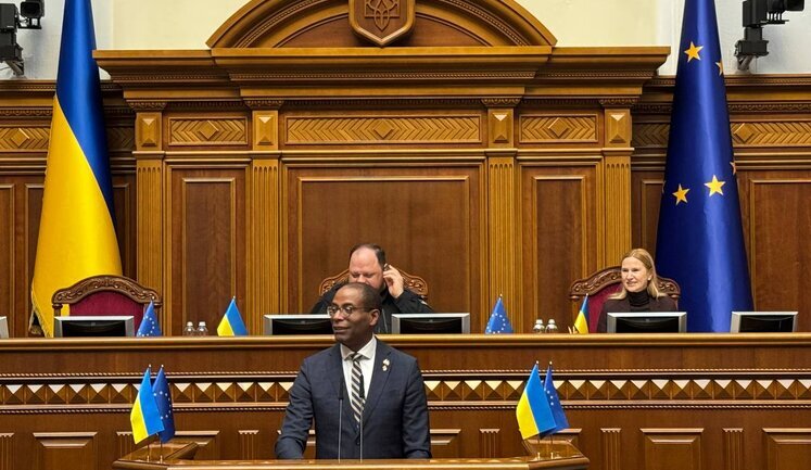 В Раде выступил спикер Палаты общин парламента Канады Фергюс. ФОТО