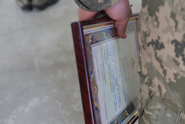 Полторак вручил ведомственные награды воинам 72-й ОМБр 08