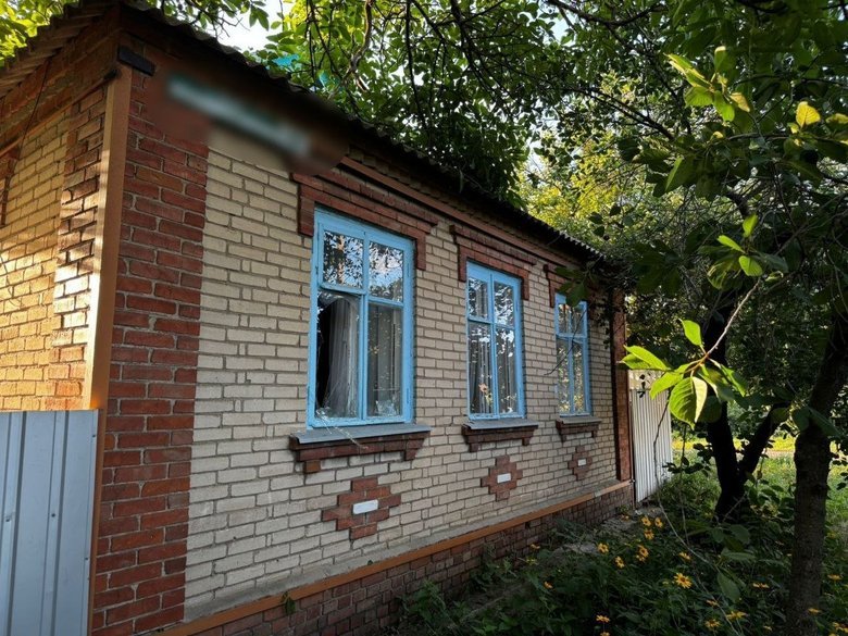 62 civilian buildings destroyed'єкти та восьмеро поранених: наслідки атак РФ на Донеччині