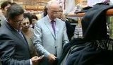 Азаров приценился к школьной форме: Нужно полторы тысячи гривен. Проблема есть. ВИДЕО.