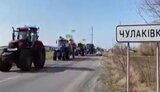 Херсонские фермеры под украинскими флагами вывели колонну сельхозтехники на весенние работы. ВИДЕО