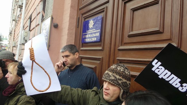 Чарльз Лінч: учасники мітингу в Києві вимагають розслідувати вбивство Ноздровської в найкоротші терміни 17