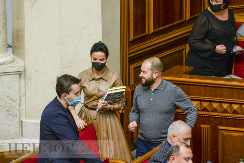 Роздавання книжок про Велике будівництво, Тищенко ховає губи, Шахов ніжно вітається з Новинським, - день роботи Ради 15 грудня 06