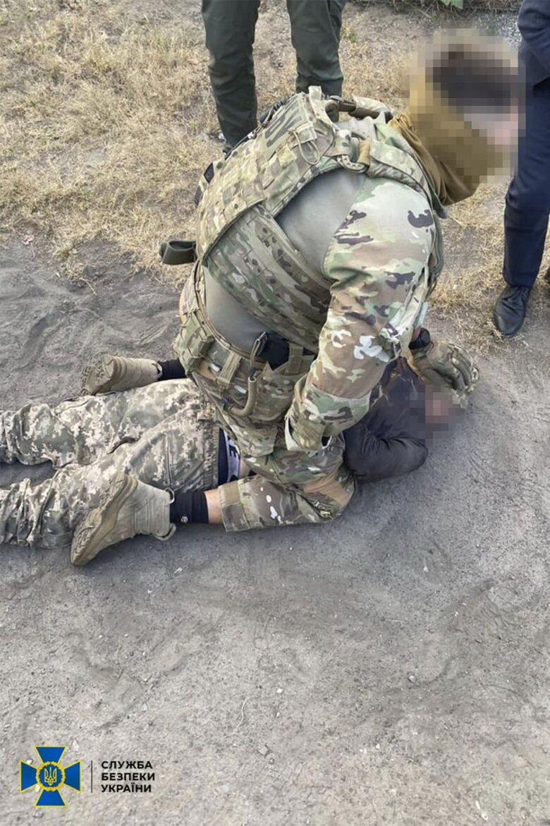 Видавав себе за військового та шпигував за ЗСУ: СБУ затримала російського агента в Дніпрі 03 Видавав себе за військового та шпигував за ЗСУ: СБУ затримала російського агента в Дніпрі 03