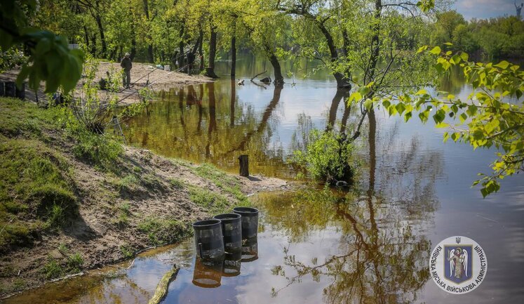 За сутки уровень воды в Днепре поднялся еще на 8 см, аварийные подтопления по Киеву не зафиксированы, - КГВА. ФОТО