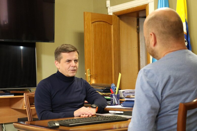 Під час війни обираєш між поганим і ще гіршим. Міський голова Житомира Сухомлин – про допомогу ЗСУ, відібраний ПДФО, бомбосховища, дрони і тиск на місцеве самоврядування 13
