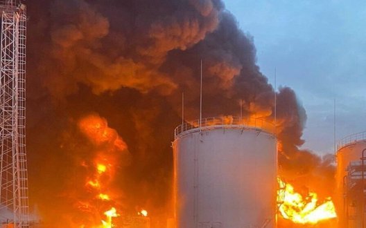 Ключовий російський НПЗ призупинив виробництво на місяць, - Reuters