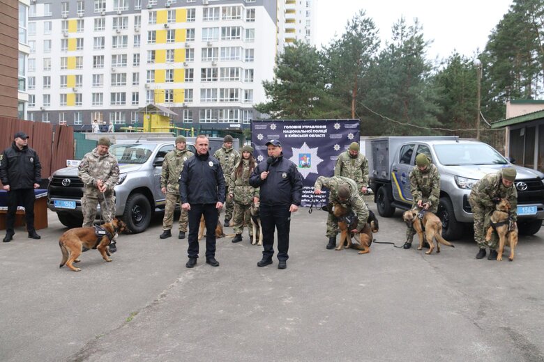Нідерланди передали Україні 11 собак-саперів 02