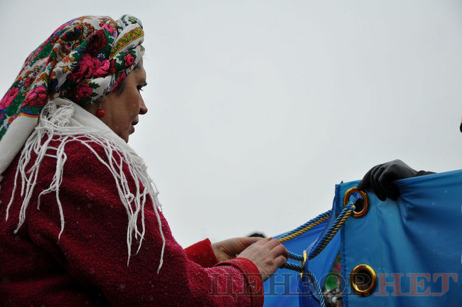 Українські казначеї розгорнули в центрі Києва найдовший прапор України 11