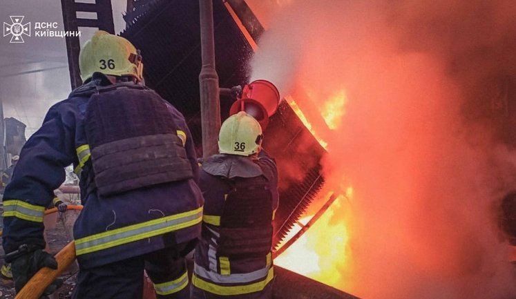 Враг атаковал Киевщину ракетами и дронами: ранена женщина, есть пострадавшие и повреждения в 3 районах (обновлено). ФОТО