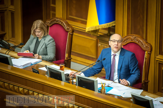 Напівпорожній зал Ради й дорога сумка Рибчинського - день роботи ВР 17 січня 04 Напівпорожній зал Ради й дорога сумка Рибчинського - день роботи ВР 17 січня 04