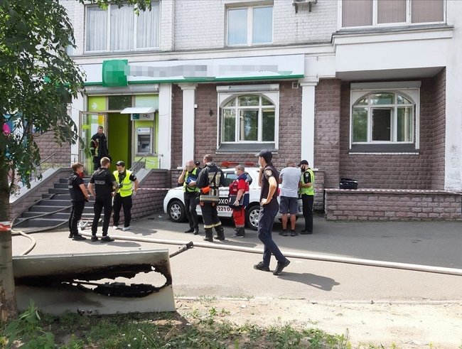 Жінка із застосуванням коктейлю Молотова пограбувала банк у Києві: нападницю затримано (оновлено) 05