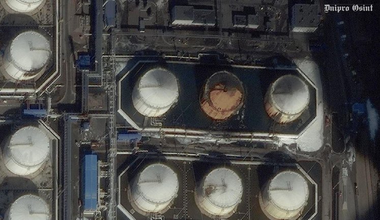 Drones attacked the Leningrad region again: the port of Ust-Luga was damaged, smog from fires covered St. Petersburg. VIDEO