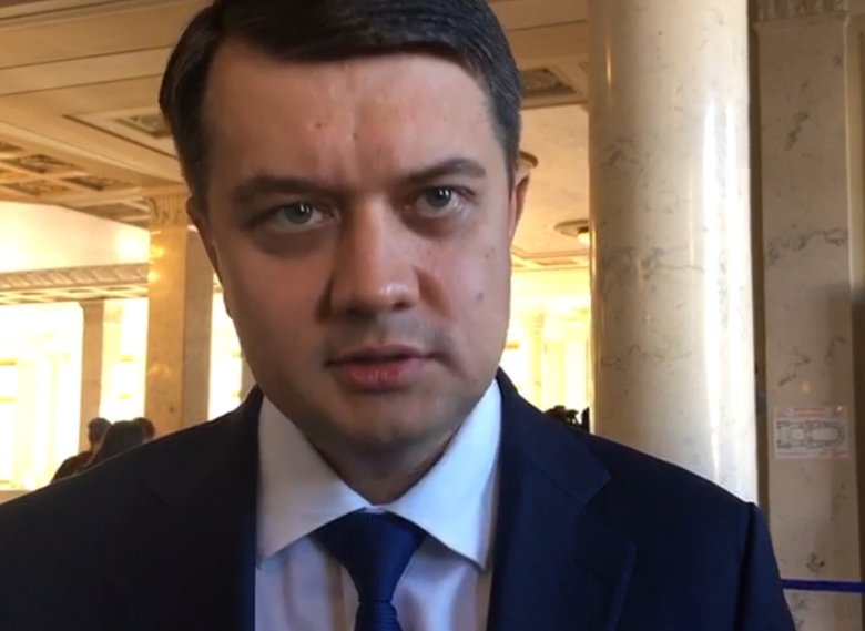 Рік бика для Зеленського: бикування дружочків, два плювки у бік США та дороги в блекаут 03