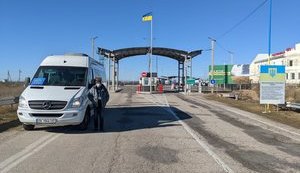 Мінреінтеграції запустило автобуси до пунктів пропуску на межі з окупованим Кримом