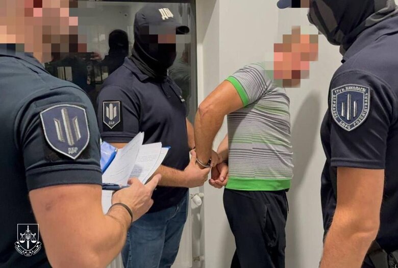 Встановлено осіб, які допомогли Дмитруку втекти з України