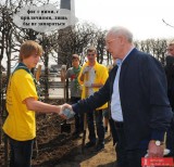 Пожать премьеру руку