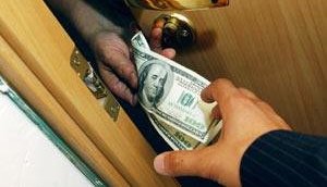 Former head of Ukrzaliznytsia and former commercial director of Ukrposhta accused State Financial Inspection officials of soliciting bribes