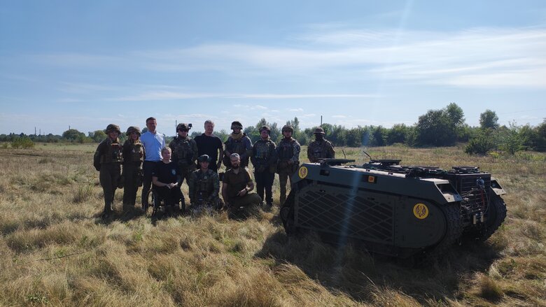 Міністр оборони Естонії Ханно Певкур: Естонія передала ЗСУ протитанкові гранатомети, 120-мм міномети та 90-мм протитанкові гармати. Озброєння вже в Україні, там, де воно потрібне 07