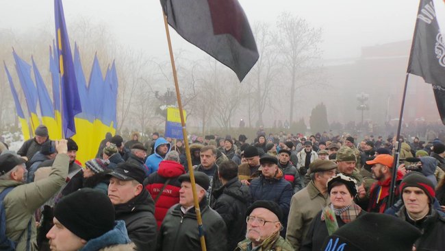 Група націоналістів прорвалася до памятника Шевченку перед приїздом Президента, обійшовши кордон поліції 06
