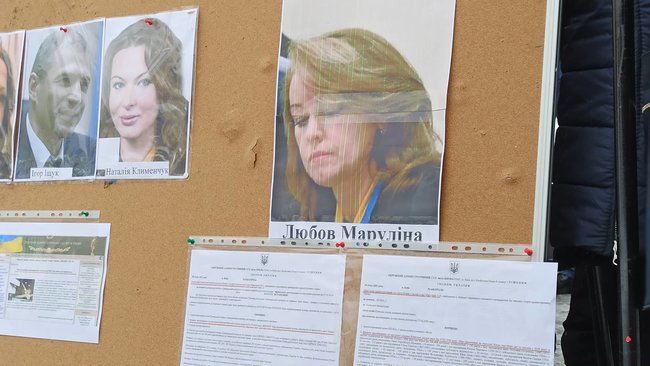 Який на#уй Московський? і Зеленський, закрий суд: активісти пікетували Окружний адмінсуд Києва 16