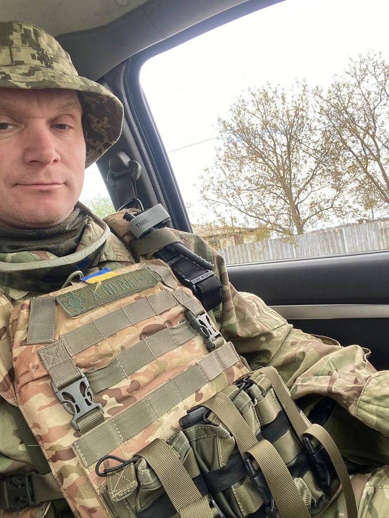 Юннат Дмитро Томчук: Місія наших дронів тривала 7 хвилин, а вибухи потім ішли пів дня. Ми знищили склад, який росіяни накопичували місяць 02