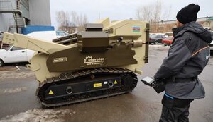 Азербайджан передав Україні машину для розмінування. ФОТО